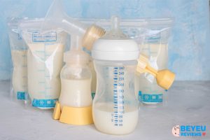 Có thể trộn chung sữa mẹ vắt các cữ trong ngày với nhau không?