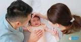 Mách mẹ mẹo chữa chướng bụng đầy hơi cho bé khi bú bình