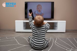 Bé chớp mắt liên tục khi xem ti vi có phải đã bị cận không?