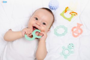 Cho trẻ dùng đồ gặm nướu khi mọc răng có tốt không?