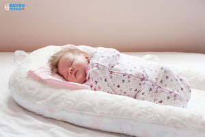 Giải pháp giúp mẹ ngăn ngừa tình trạng bẹp, méo đầu ở trẻ sơ sinh