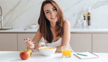 Gợi ý công thức làm sinh tố yến mạch giúp đẹp dáng sáng da
