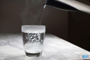 Những lợi ích không ngờ từ thói quen uống nước ấm mỗi ngày