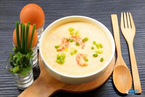 Đổi vị cho các bé yêu với món tôm trứng hấp tương
