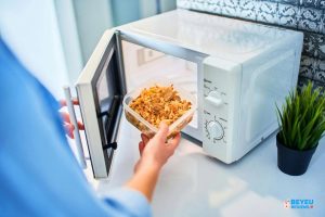 6 lỗi sai nên tránh khi hâm nóng đồ ăn bằng lò vi sóng 